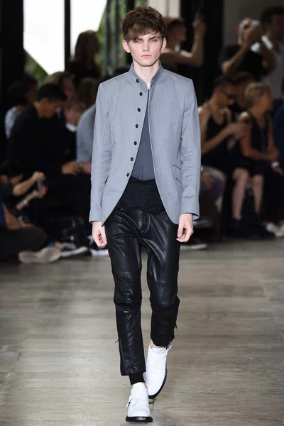 Look 19